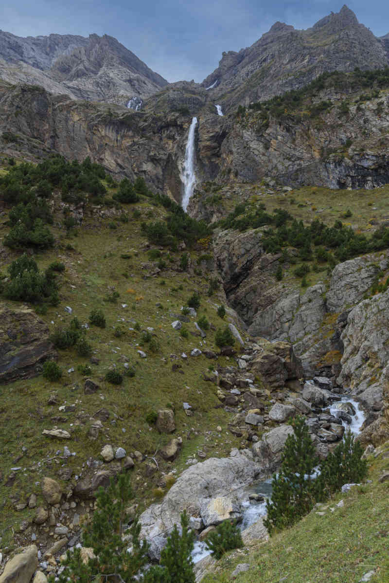 Huesca - parque nacional de Ordesa y Monte Perdido - valle de Pineta 07 - cascadas del Cinca.jpg